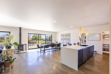 Photo of property in 360 Maharakeke Road, Waipukurau, 4281