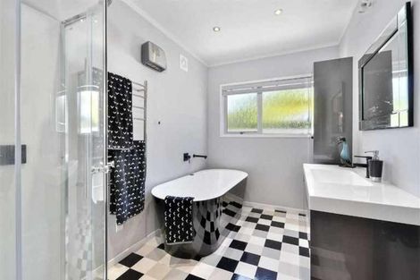 Photo of property in 9 Christensen Place, Forrest Hill, Auckland, 0620