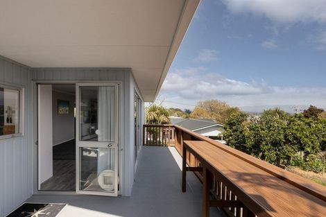 Photo of property in 1 Kowai Grove, Omokoroa, 3114