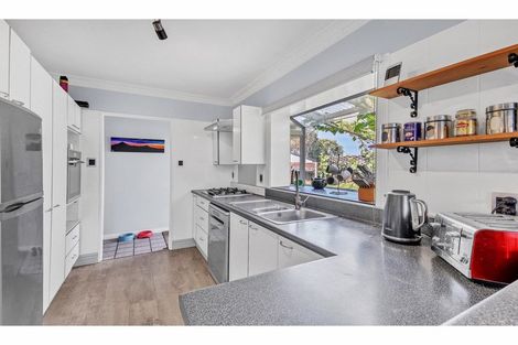 Photo of property in 12 Gibbs Drive, Woodend, 7610