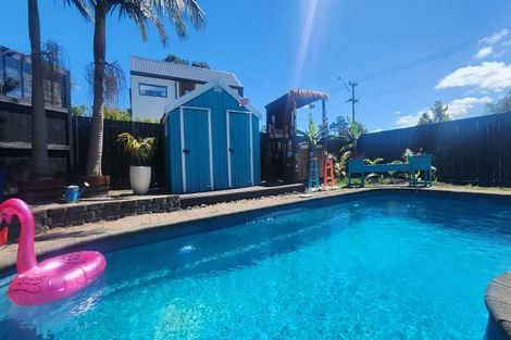 Photo of property in 175 Beach Haven Road, Beach Haven, Auckland, 0626