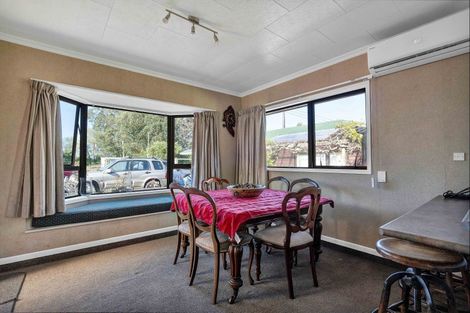 Photo of property in 44 Rawhitiroa Road, Eltham, 4322