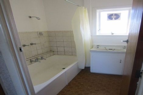 Photo of property in 2/24 Knights Road, Rothesay Bay, Auckland, 0630