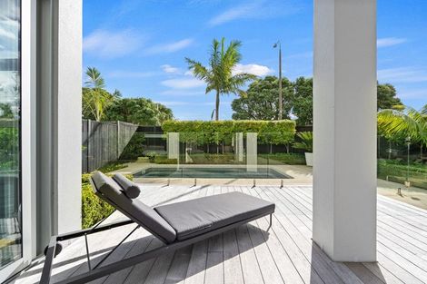 Photo of property in 52 Walton Street, Red Beach, 0932