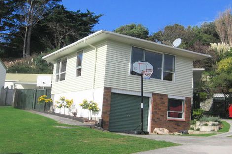 Photo of property in 5 Spruce Grove, Ranui, Porirua, 5024