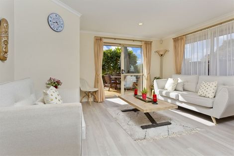 Photo of property in 5 Apsley Rise, Henderson, Auckland, 0612