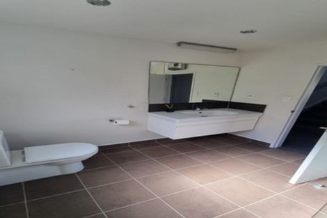 Photo of property in 29f2 Cheltenham Terrace, Newlands, Wellington, 6037