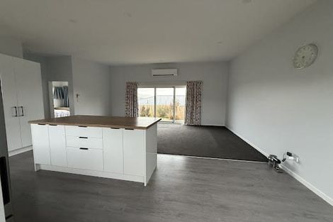 Photo of property in 12a Warrington Grove, Newlands, Wellington, 6037