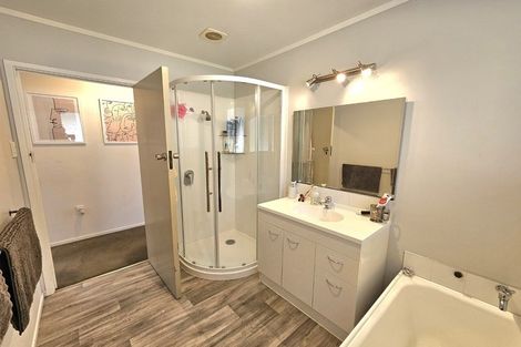 Photo of property in 235 Heta Road, Merrilands, New Plymouth, 4312