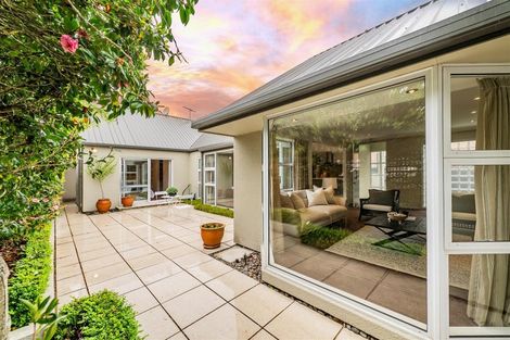 Photo of property in 27 Tui Street, Fendalton, Christchurch, 8041