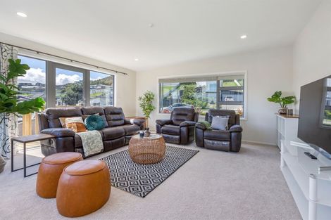 Photo of property in 20 Madeira Close, Whitby, Porirua, 5024