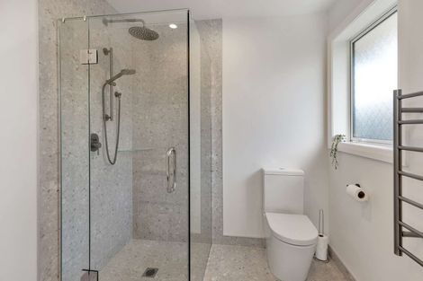 Photo of property in 1 Corsica Court, Fitzherbert, Palmerston North, 4410