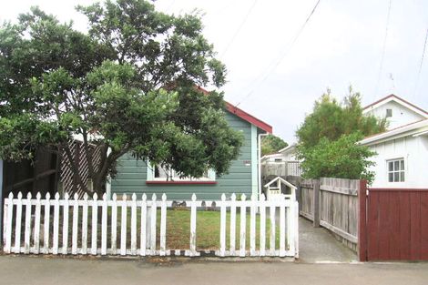 Photo of property in 128 Apu Crescent, Lyall Bay, Wellington, 6022