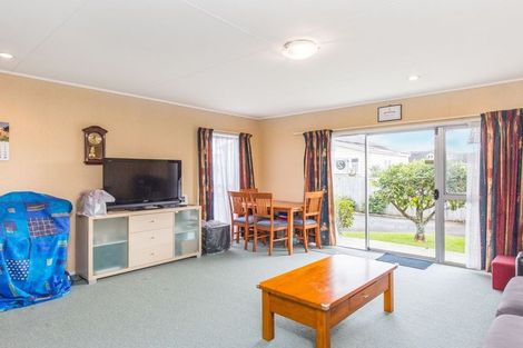 Photo of property in 2/50 Kenderdine Road, Papatoetoe, Auckland, 2025