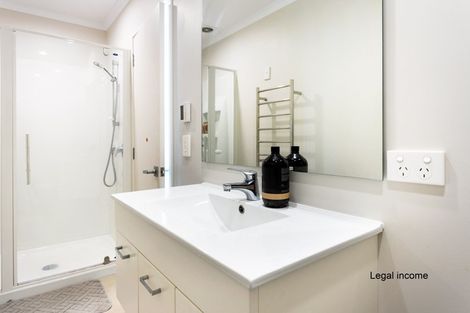Photo of property in 40 Rising Parade, Fairview Heights, Auckland, 0632