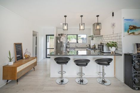 Photo of property in 15a Meadow Drive, Whitianga, 3510