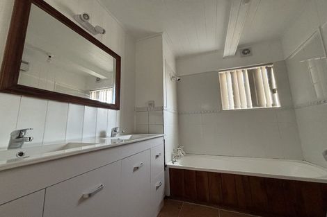 Photo of property in 96 Carnoustie Drive, Wattle Downs, Auckland, 2103