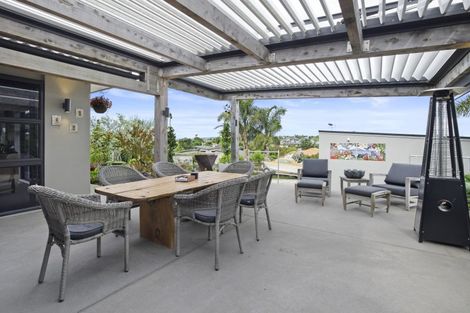 Photo of property in 32 Lough Bourne Drive, Pukekohe, 2120