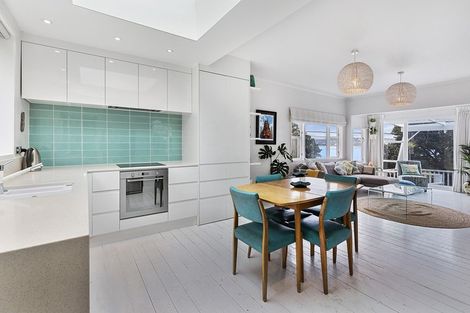 Photo of property in 282 Queens Drive, Lyall Bay, Wellington, 6022