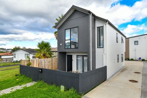 Photo of property in 64a Rosewarne Crescent, Glendene, Auckland, 0602