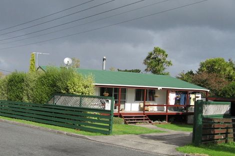 Photo of property in 1 Imelda Road, Te Atatu Peninsula, Auckland, 0610
