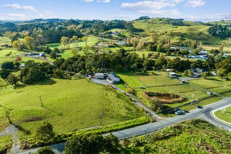 Photo of property in 46 Franklin Road, Paparoa, 0571