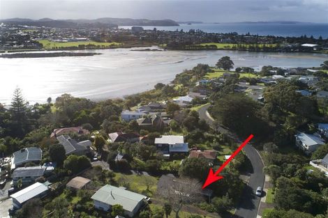 Photo of property in 18 Pohutukawa Avenue, Red Beach, 0932