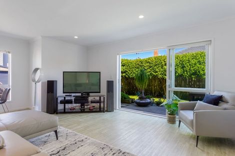 Photo of property in 418a Old Te Atatu Road, Te Atatu Peninsula, Auckland, 0610