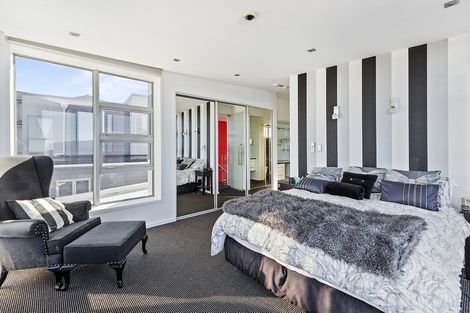 Photo of property in 56 Tamworth Crescent, Newlands, Wellington, 6037