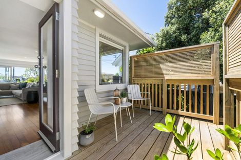 Photo of property in 1/33 Exmouth Road, Northcote, Auckland, 0627