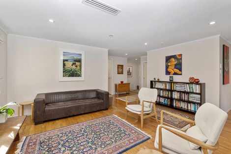 Photo of property in 14 Mayburn Road, Te Atatu Peninsula, Auckland, 0610