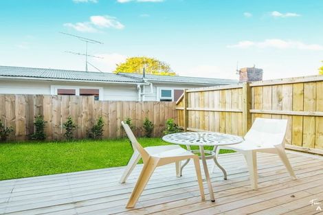 Photo of property in 3/11 Stottholm Road, Titirangi, Auckland, 0604
