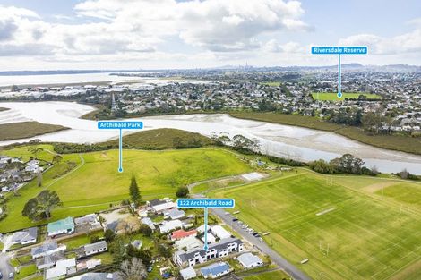 Photo of property in 122 Archibald Road, Kelston, Auckland, 0602