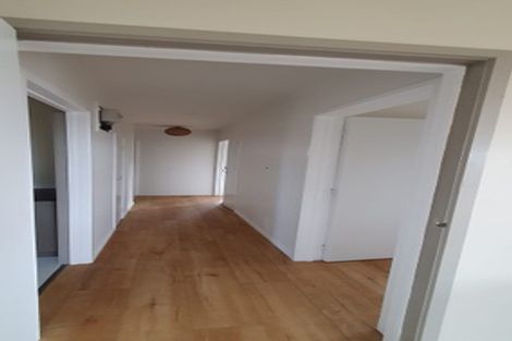 Photo of property in 19 Spence Road, Henderson, Auckland, 0612