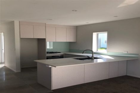 Photo of property in 2 Riroriro Close, Papakura, 2110