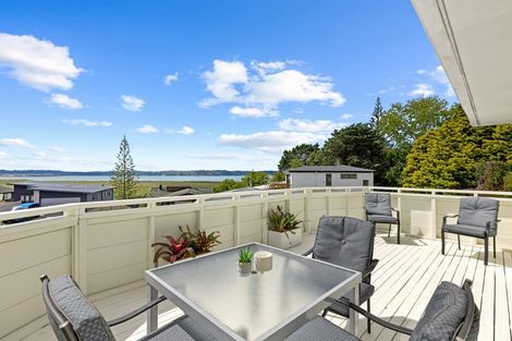 Photo of property in 43 Rewarewa Road, Te Atatu Peninsula, Auckland, 0610