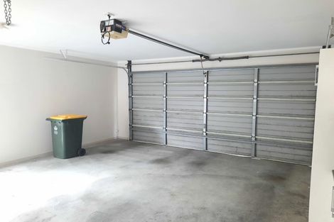 Photo of property in 4 Middlefield Drive, East Tamaki Heights, Auckland, 2016