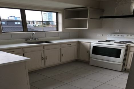 Photo of property in 1/5 Pupuke Road, Takapuna, Auckland, 0622