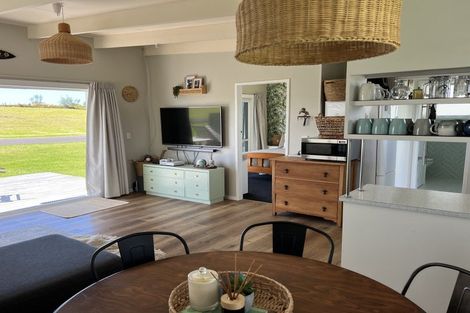 Photo of property in 37 Bluff Road, Kuaotunu West, Whitianga, 3592