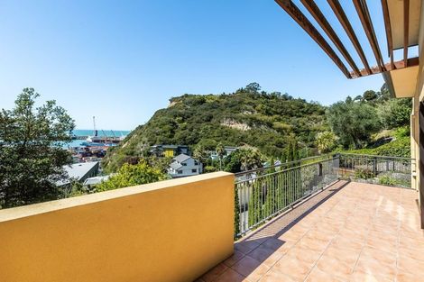 Photo of property in 4 Karaka Road, Bluff Hill, Napier, 4110