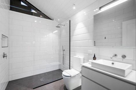 Photo of property in 24 Seacliffe Avenue, Belmont, Auckland, 0622