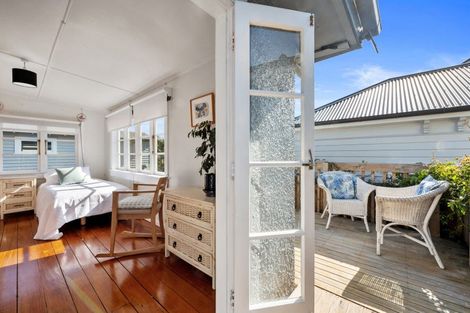 Photo of property in 2/33a Glen Road, Stanley Point, Auckland, 0624
