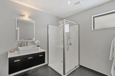 Photo of property in 73 Oregon Drive, Kelvin Heights, Queenstown, 9300
