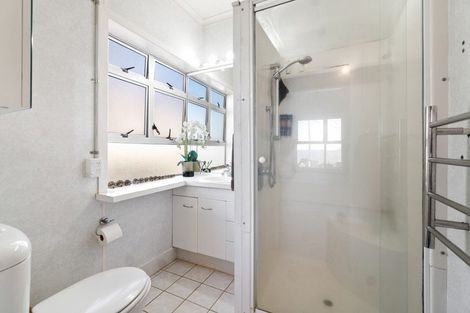 Photo of property in 58 Rothesay Bay Road, Rothesay Bay, Auckland, 0630