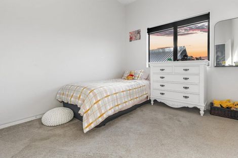Photo of property in 2 Tarara Lane, Kumeu, 0810