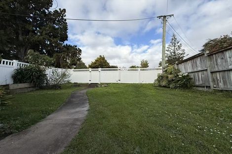 Photo of property in 1 Miltonia Avenue, Te Atatu South, Auckland, 0610