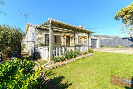 Photo of property in 36 Forest Hill Road, Henderson, Auckland, 0612