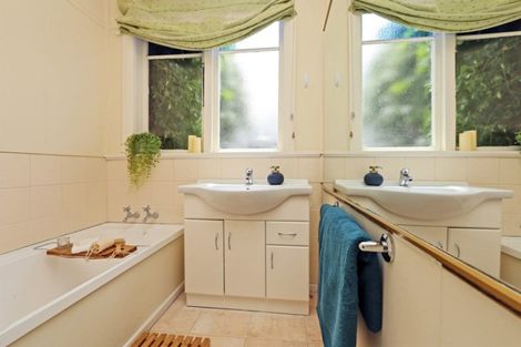 Photo of property in 20 Colenso Avenue, Hospital Hill, Napier, 4110