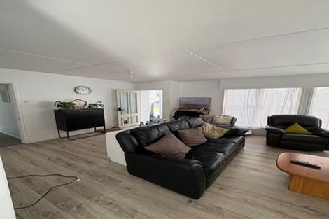 Photo of property in 1/144a Mcleod Road, Te Atatu South, Auckland, 0610