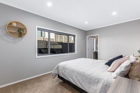 Photo of property in 10 Omaka Place, Aotea, Porirua, 5024